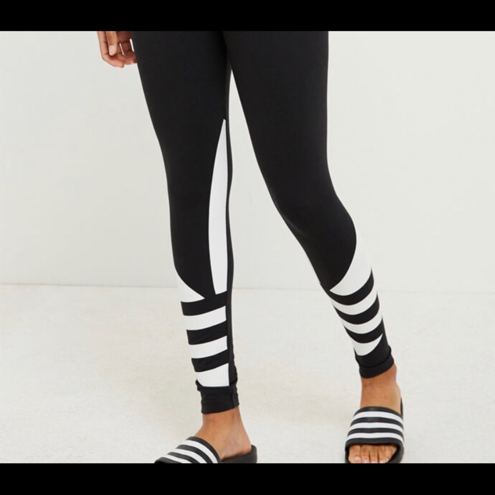 *1 LEFT* *BRAND NEW* Adidas Large Logo Leggings